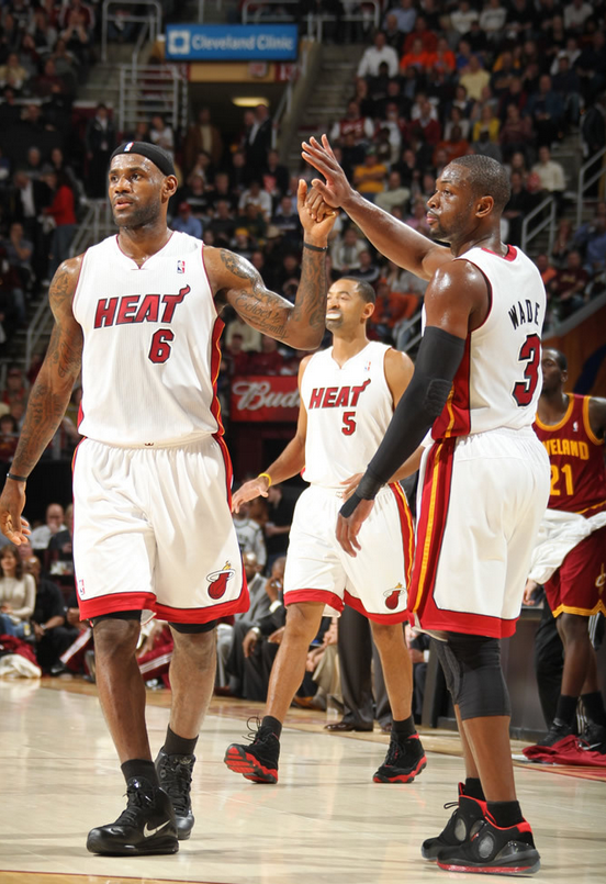 开云体育注册-迈阿密热火内部会议纪要流出：赛前战术微调；欧联使命明确；更衣室氛围转暖(迈阿密热火队12年阵容)