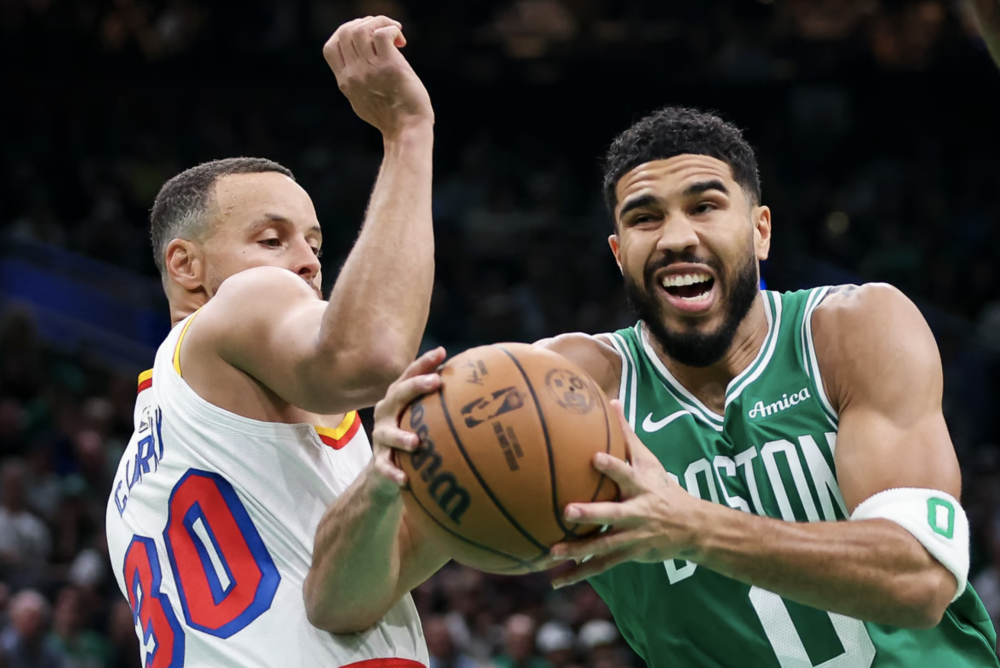 开云体育登录-塔图姆与40激战C9分钟埃因霍温战术微调备战NBA常规赛，媒体一致点评：莱万多夫斯基与30激战C9分钟的简单介绍